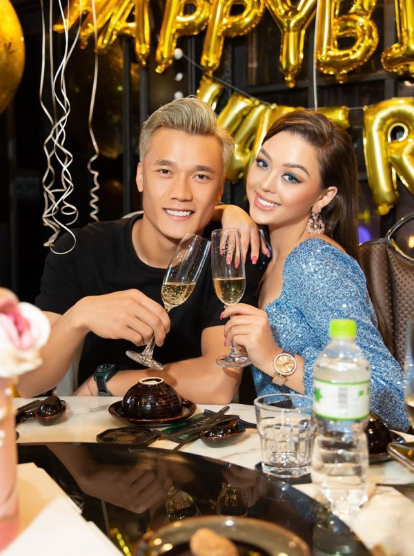 Bùi Tiến Dũng và bạn gái thường xuyên khoe những khoảnh khắc ngọt ngào trên mạng xã hội.