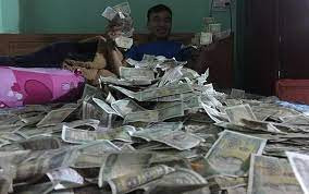 Nghe những lời chồng giải thích, cô dâu không kìm nổi sự tức giận mà bật khóc. Ảnh minh hoạ.