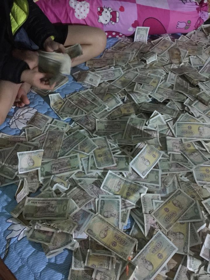 Hiện clip nàng dâu mới cự cãi với nhà chồng về việc bị mẹ chồng giữ của hồi môn vẫn tiếp tục thu hút được sự chú ý của netizen. Nhiều ý kiến trái chiều vẫn tiếp tục được bình luận phía dưới. Ảnh minh hoạ.