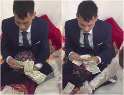 Thậm chí, cô nàng còn có vẻ khá b.ực t.ức và bỏ chiếc mấn ra khỏi đầu và nói: “Không có cưới xin gì hết”. Ảnh minh hoạ.