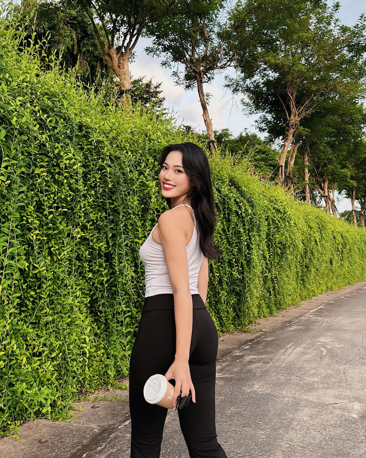 Bên cạnh đó thì mình kết hợp với phương pháp ăn 16:8 IF bữa sáng từ 8h sáng và sẽ kết thúc bữa cuối trong ngày trước 4h chiều", Hoàng Yến nói.