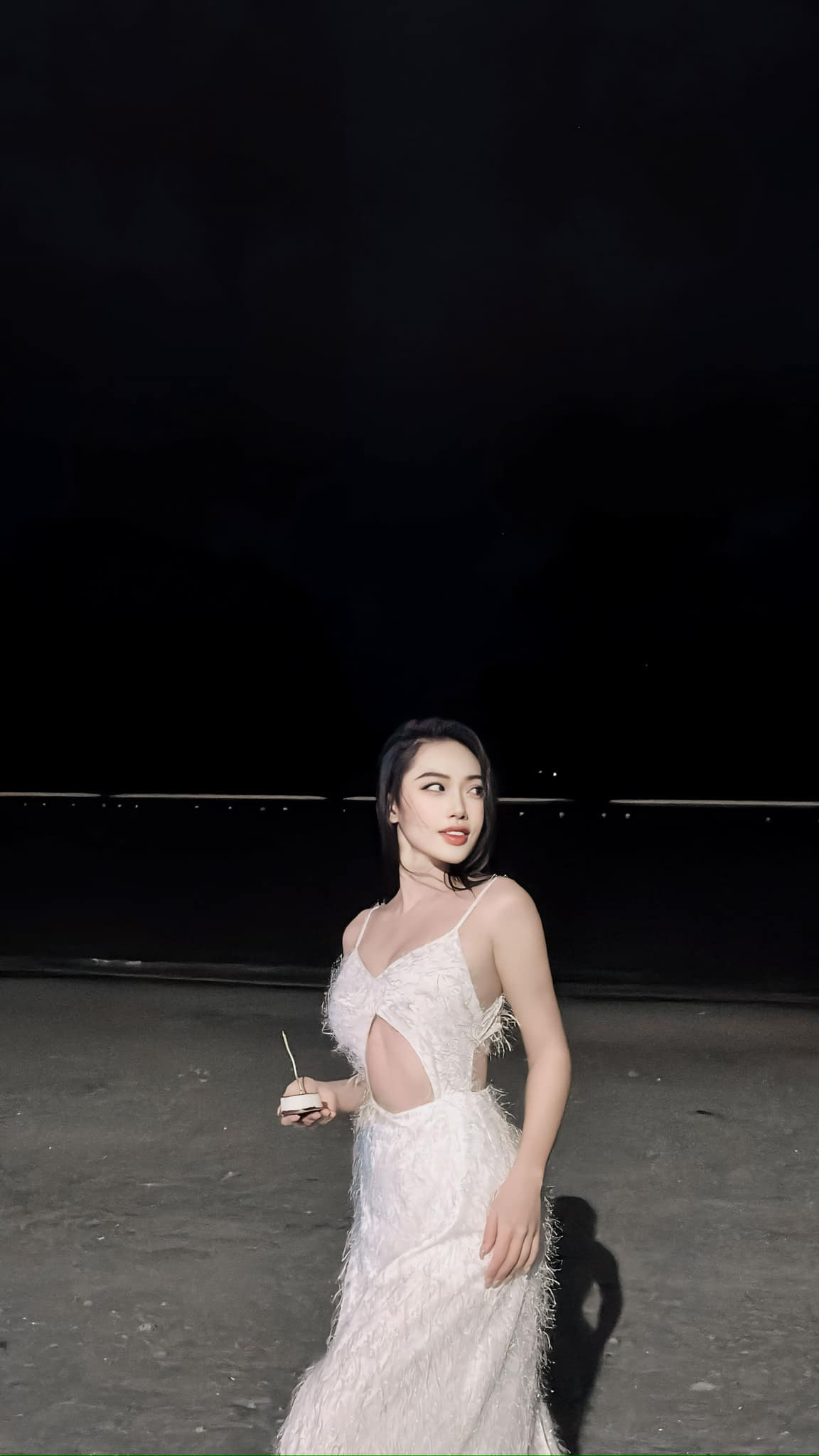 Hoàng Yến tiết lộ, ngoài tập gym thì hiện tại cô đang tập thêm body weight.