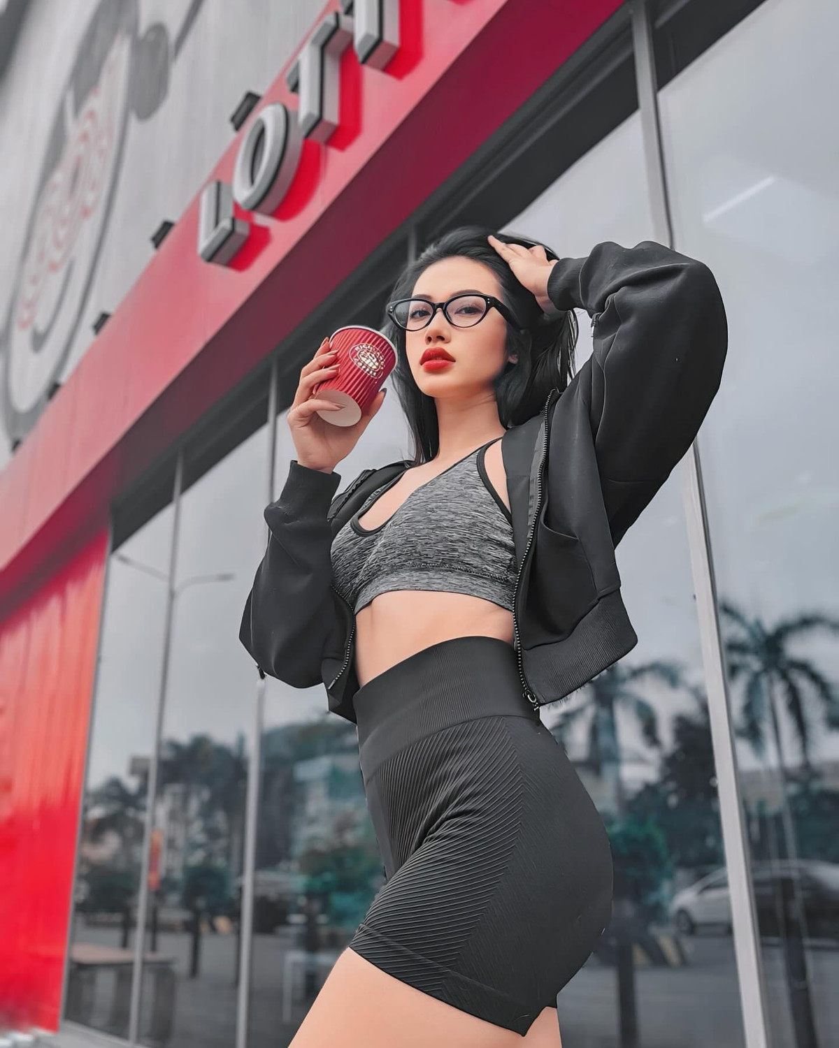 Bên cạnh đó, Hoàng Yến có thói quen uống nước gừng để chống viêm, chống oxy hoá, tăng cường hệ miễn dịch, kiểm soát lượng đường trong máu và hỗ trợ giảm cân.