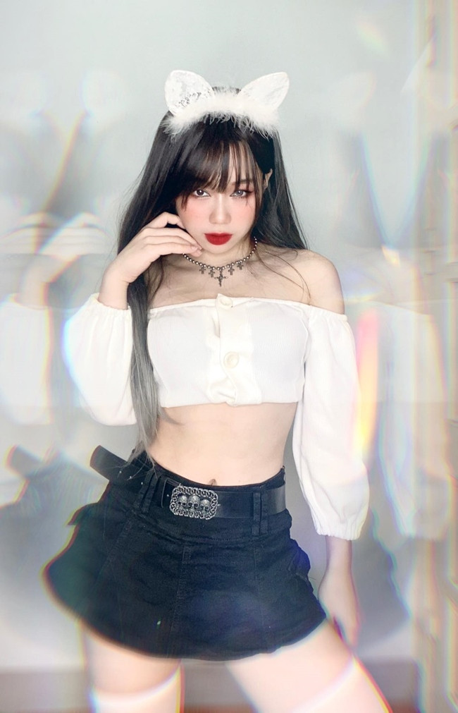 Cách đây chưa lâu, người dùng mạng xã hội lại chia sẻ hình ảnh của một TikToker khác là Poppy Nguyễn. Cô nàng bị nói rằng hình ảnh thực tế không được ấn tượng như trên mạng xã hội.