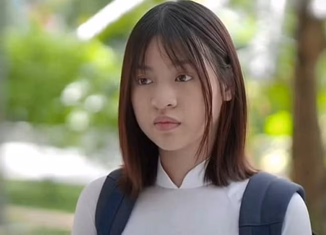 Tham gia một MV ca nhạc, Thanh Tâm bị cư dân mạng chê bai gương mặt mũm mĩm. Người đẹp từng chia sẻ cô cao 1m70 với đôi chân dài 1m13.