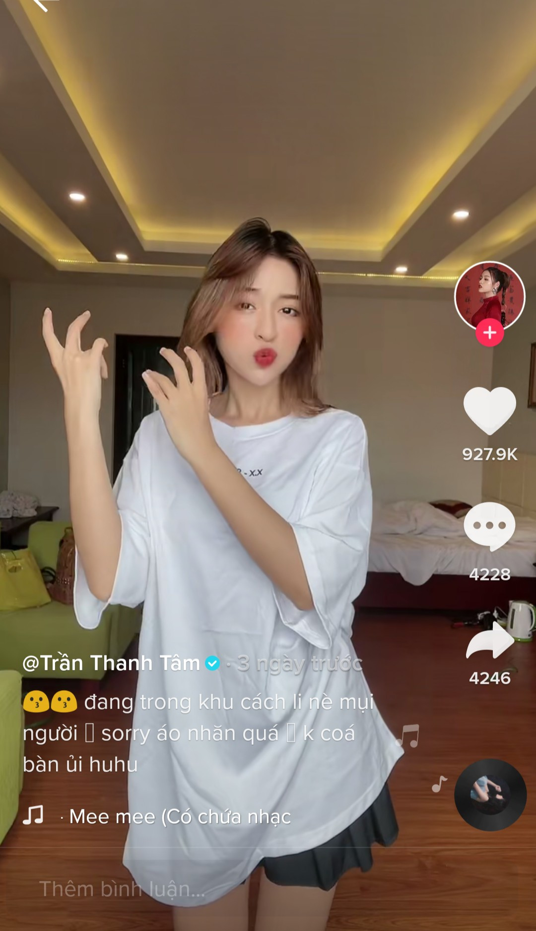 Số tiền mà Thanh Tâm nhận được là hơn 1,5 triệu đồng. Kèm theo đó, hot girl "trứng rán" còn viết thêm: "Tỷ rưỡi nha! Uy tín luôn. Nhận lương aff (affiliate) xong cười cả ngày".