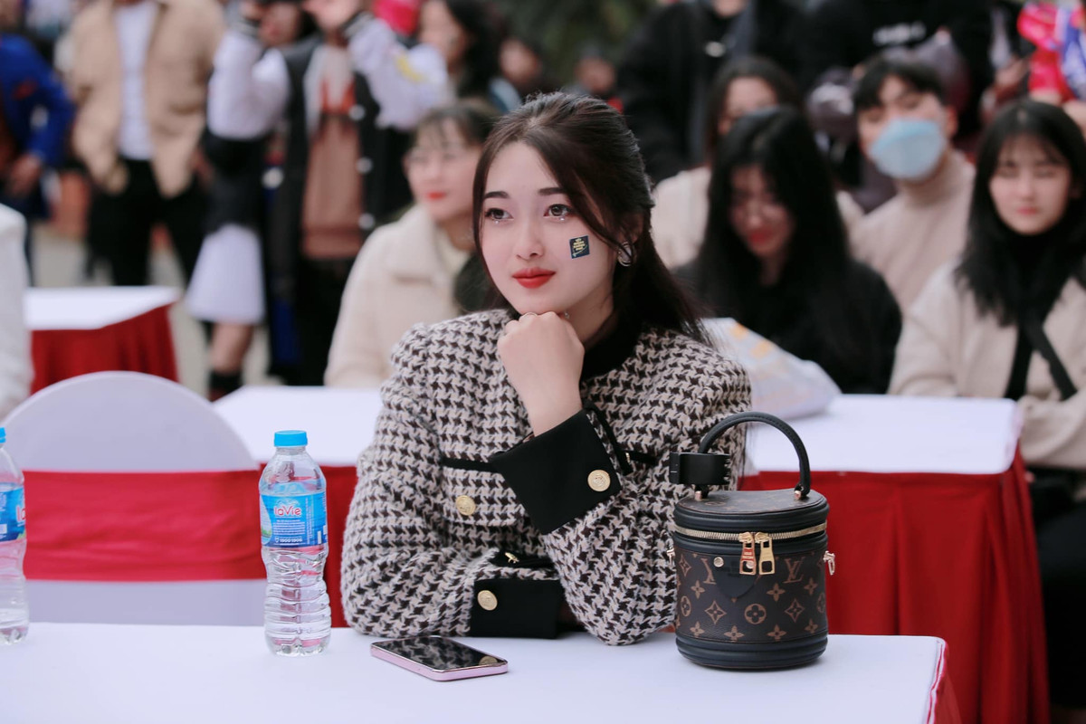 Váng chia sẻ cô rất thích sử dụng MXH này bởi có nhiều hiệu ứng độc đáo, trend thu hút và có thể thoải mái sáng tạo nội dung yêu thích.