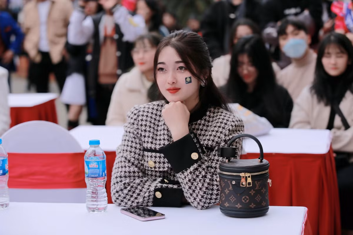 Váng chia sẻ cô rất thích sử dụng MXH này bởi có nhiều hiệu ứng độc đáo, trend thu hút và có thể thoải mái sáng tạo nội dung yêu thích.