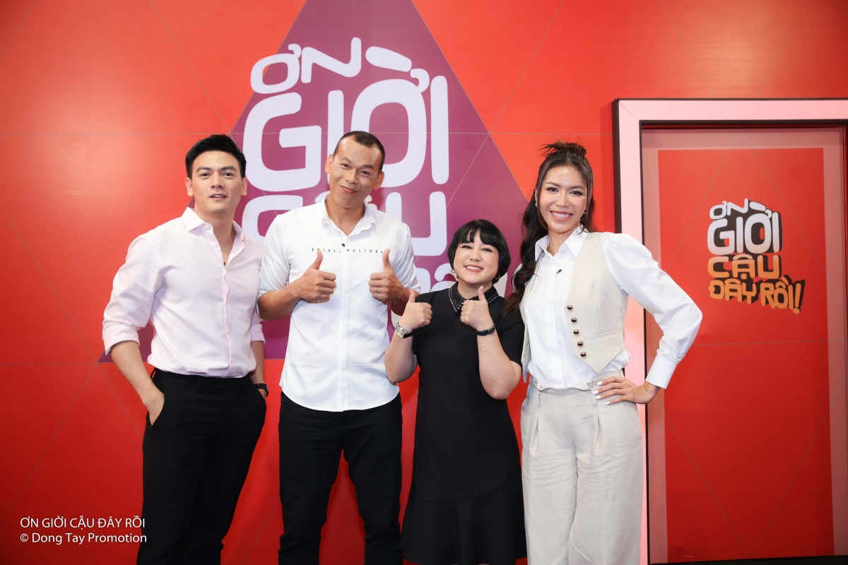 Bên cạnh thủ môn Bùi Tấn Trường còn có các khách mời khác là Ngọc Linh, Minh Tú và Lê Xuân Tiền.