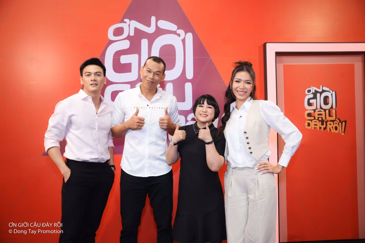 Bên cạnh thủ môn Bùi Tấn Trường còn có các khách mời khác là Ngọc Linh, Minh Tú và Lê Xuân Tiền.