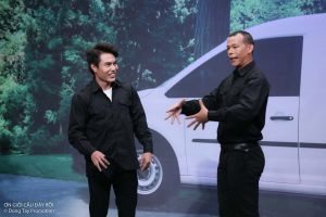 Thông tin thủ môn Tấn Trường tham gia Ơn giời cậu đây rồi nhanh chóng trở thành đề tài được bàn tán xôn xao. Khả Như và Lê Dương Bảo Lâm không giấu được phấn khích: "Chấn động quá nha".