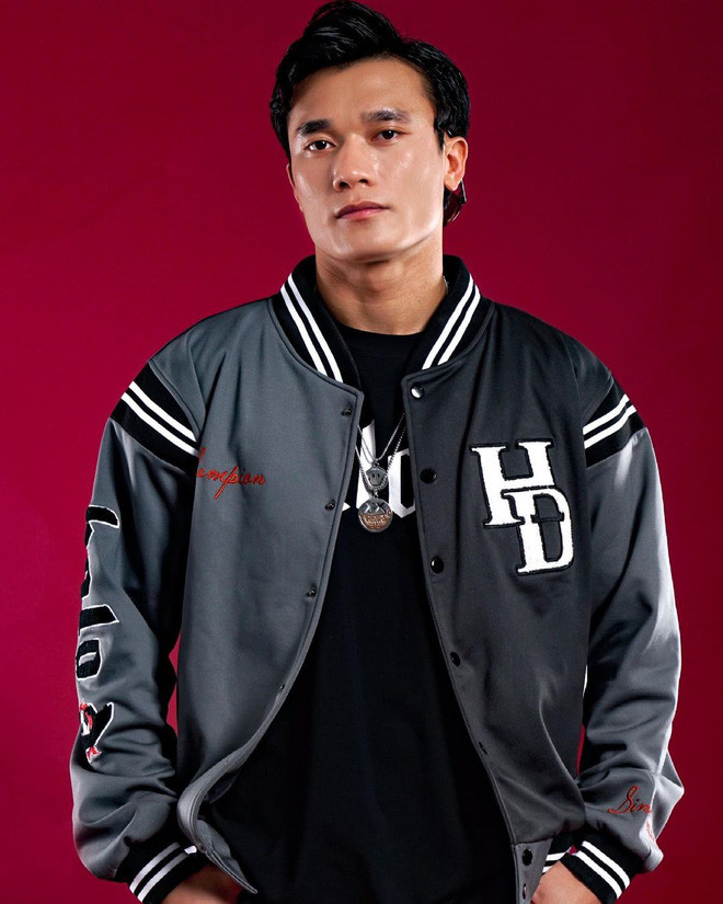 Sau thời gian bị chấn thương, phong độ của Bùi Tiến Dũng đi xuống và nhận về vô vàn chỉ trích từ NHM.