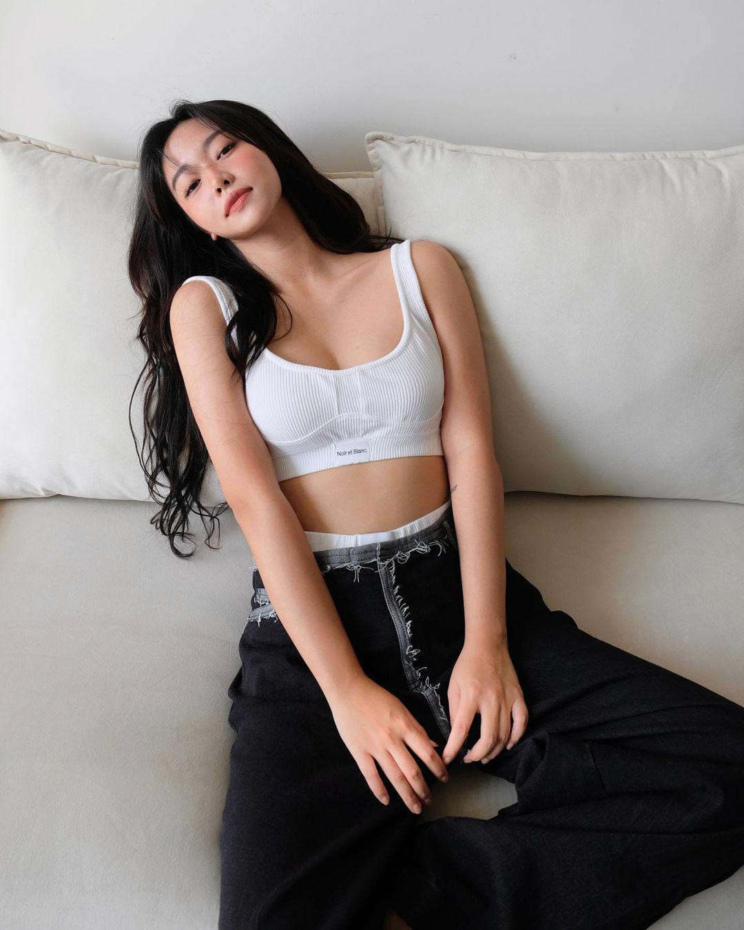 Trên trang Instagram, Yeollan thường chia sẻ kinh nghiệm về thời trang và làm đẹp với người hâm mộ. Ngoài ra, hot girl gốc Hà Thành còn có niềm đam mê du lịch.