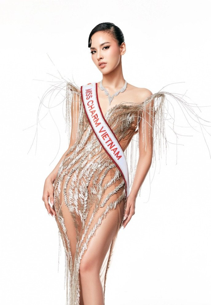Quỳnh Nga từng đoạt danh hiệu Á khôi Sinh viên Việt Nam 2017, lọt vào top 10 Miss World Vietnam 2019.