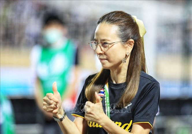 Sau khi thua đội tuyển U23 Việt Nam ở chung kết bóng đá nam SEA Games, Madam Pang đã có cuộc họp quan trọng với LĐBĐ Thái Lan (FAT) để bàn về nhân sự cho VCK U23 châu Á. Ảnh: TTXVN