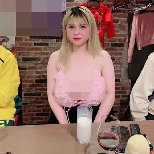 Thu Trang từng chia sẻ việc có đôi gò bồng đào ngoại cỡ khiến bản thân gặp không ít khó khăn trong lựa chọn trang phục, sức khỏe, quá trình vận động, và cả những lời dị nghị.