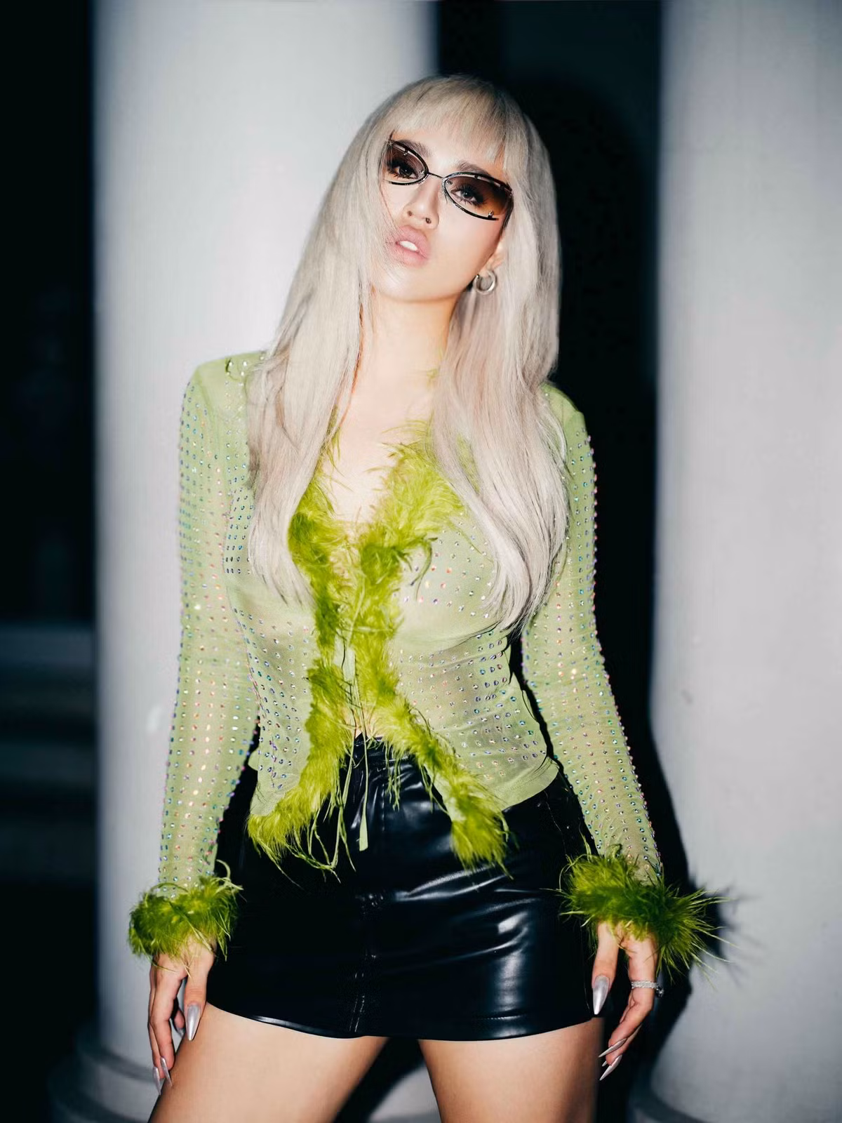 Sau khi sinh con thứ 3, DJ Tít nhanh chóng lấy lại vóc dáng cân đối với số đo ba vòng 89-65-90.