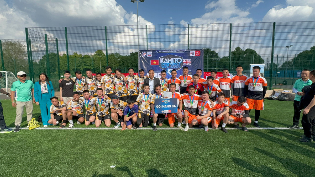 Soi dong giai bong da cong dong lon nhat cua nguoi Viet tai Anh-Hinh-3