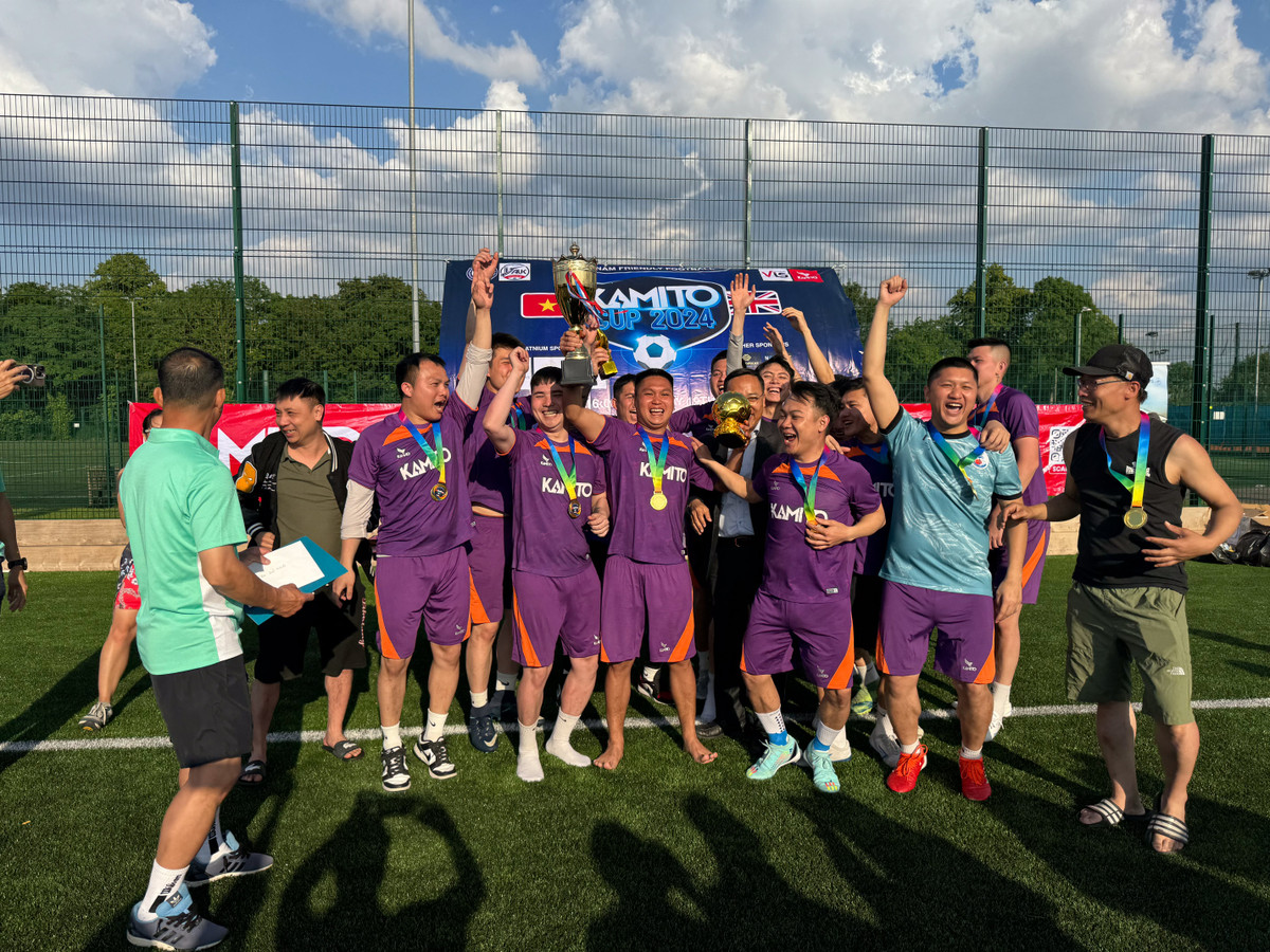 Soi dong giai bong da cong dong lon nhat cua nguoi Viet tai Anh-Hinh-4