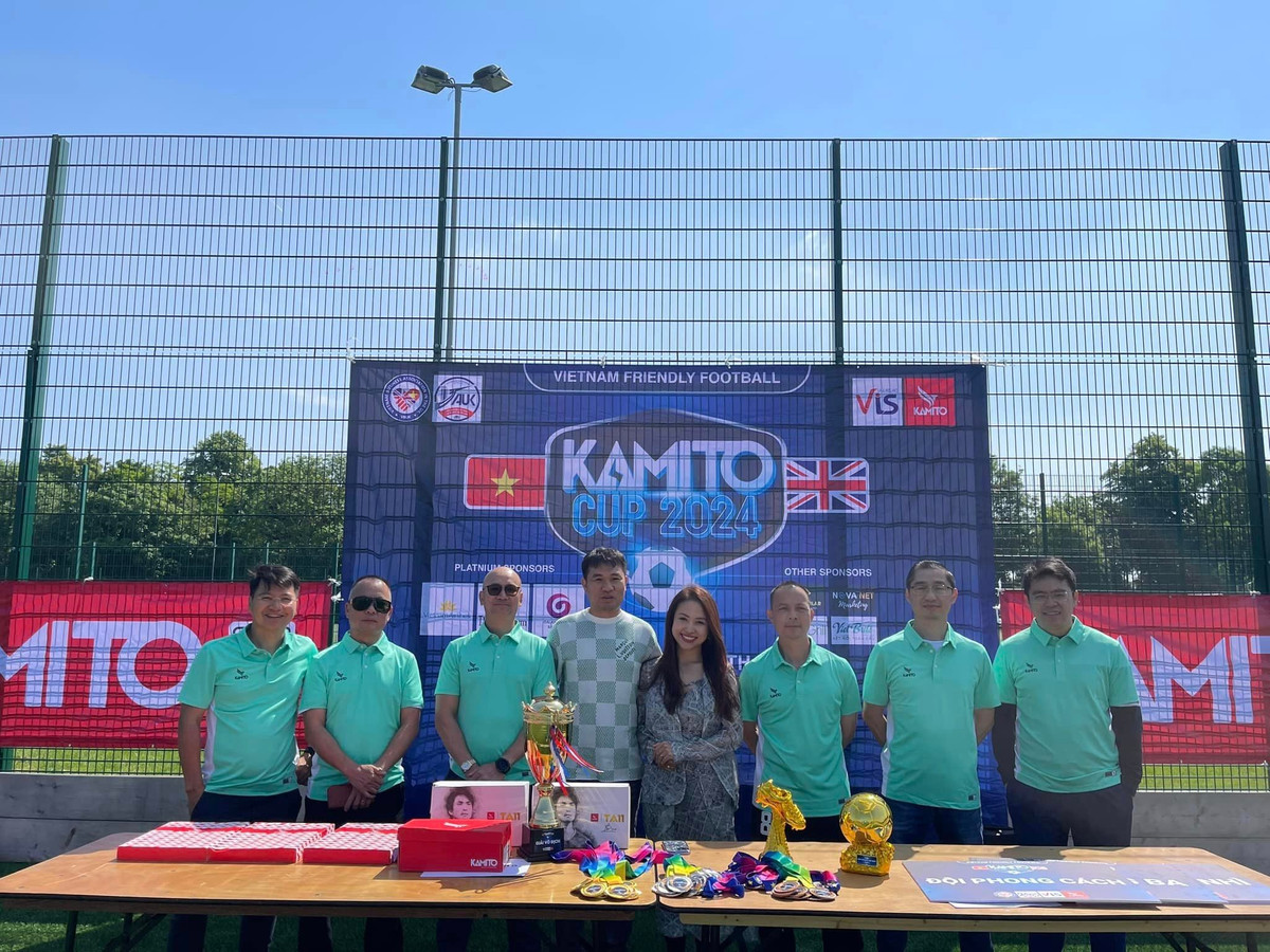 Soi dong giai bong da cong dong lon nhat cua nguoi Viet tai Anh