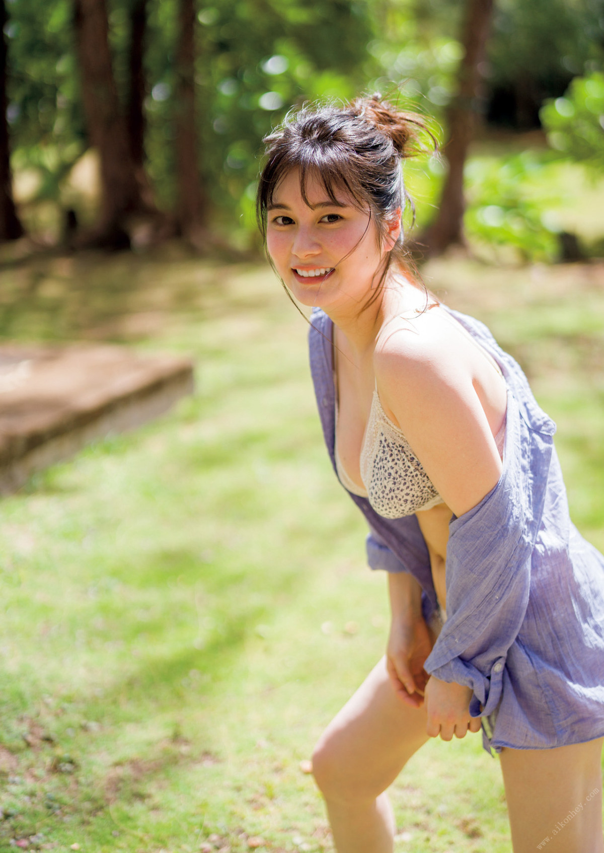 Ngoài vòng 1 đầy đặn của cô, vòng eo thon nhỏ cũng là điểm nhấn, tạo nên tỷ lệ cơ thể tuyệt vời. Ngoài thế giới nghệ thuật, cô nàng Sakuako thường thể hiện phong cách thời trang ngọt ngào và nữ tính, khác hẳn với hình ảnh gợi cảm mà mọi người thường thấy.