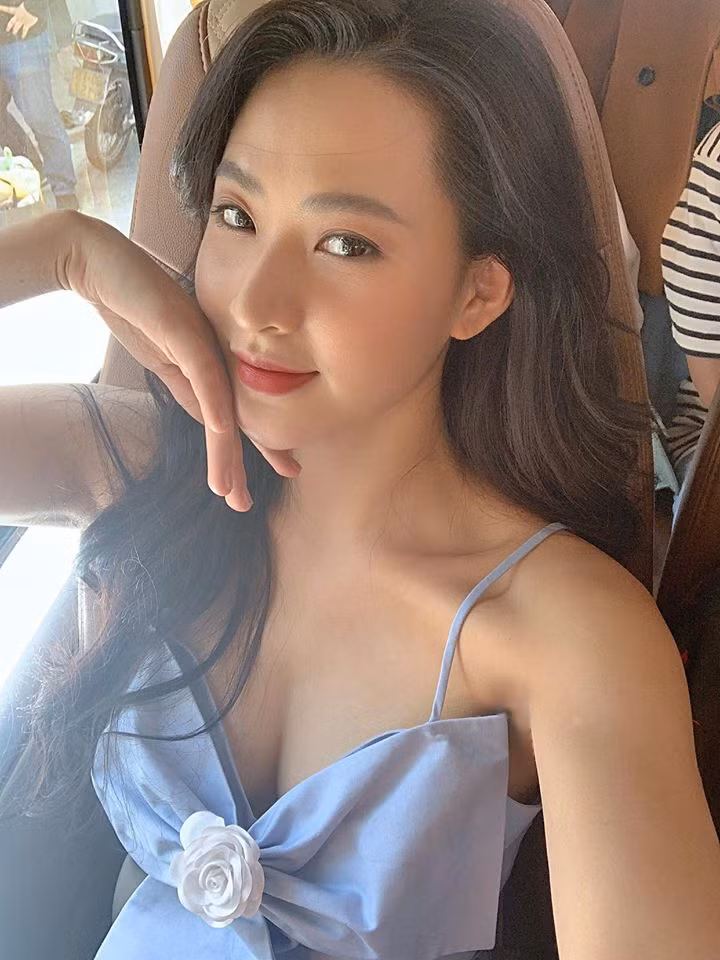 Mỗi bức ảnh của Minh Trang đều được các fan đón nhận nhiệt tình và họ đều để lại những lời khen có cánh cho cô diễn viên trẻ đến từ Hải Phòng.