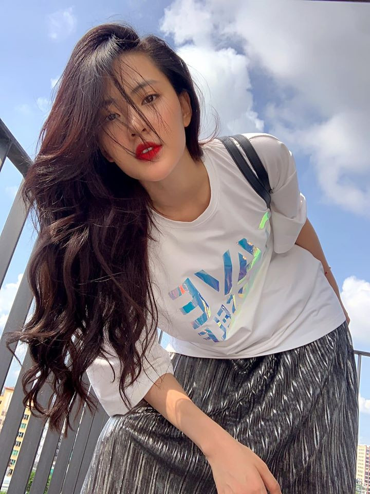 Sở hữu gương mặt xinh đẹp, chiều cao 1,7m cùng vóc dáng cân đối, ngay sau khi trở thành nữ diễn viên chính phim Tháng 5 để dành - Minh Trang được dân mạng tìm kiếm.