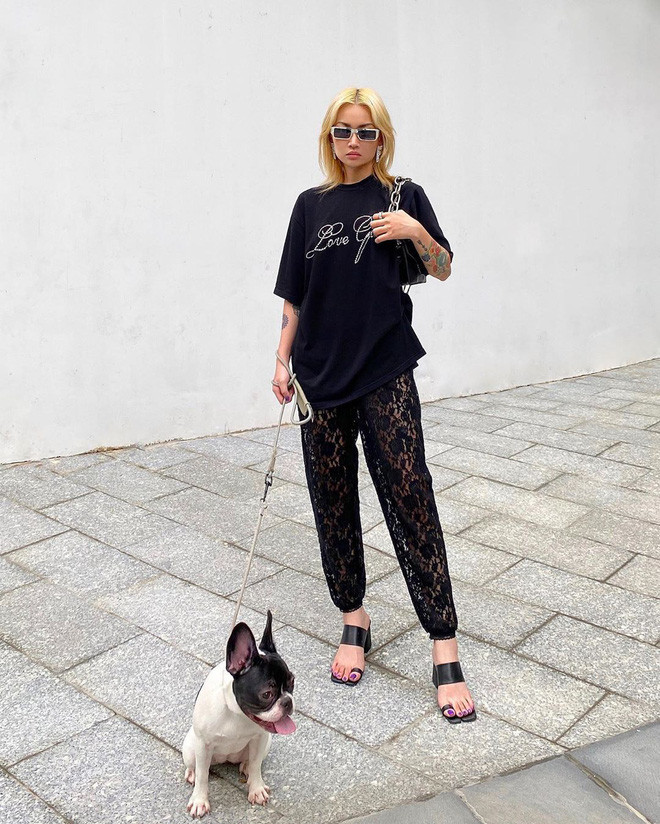 Bên cạnh việc làm người mẫu, stylist, Louis Hà hiện đang sở hữu một thương hiệu thời trang riêng ở Sài Gòn.