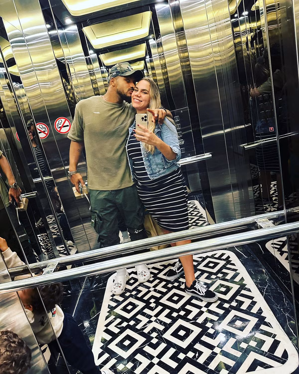 Nam cầu thủ khẳng định tình yêu dành cho vợ, đồng thời mong cô có một ngày sinh nhật thật vui vẻ và trọn vẹn.