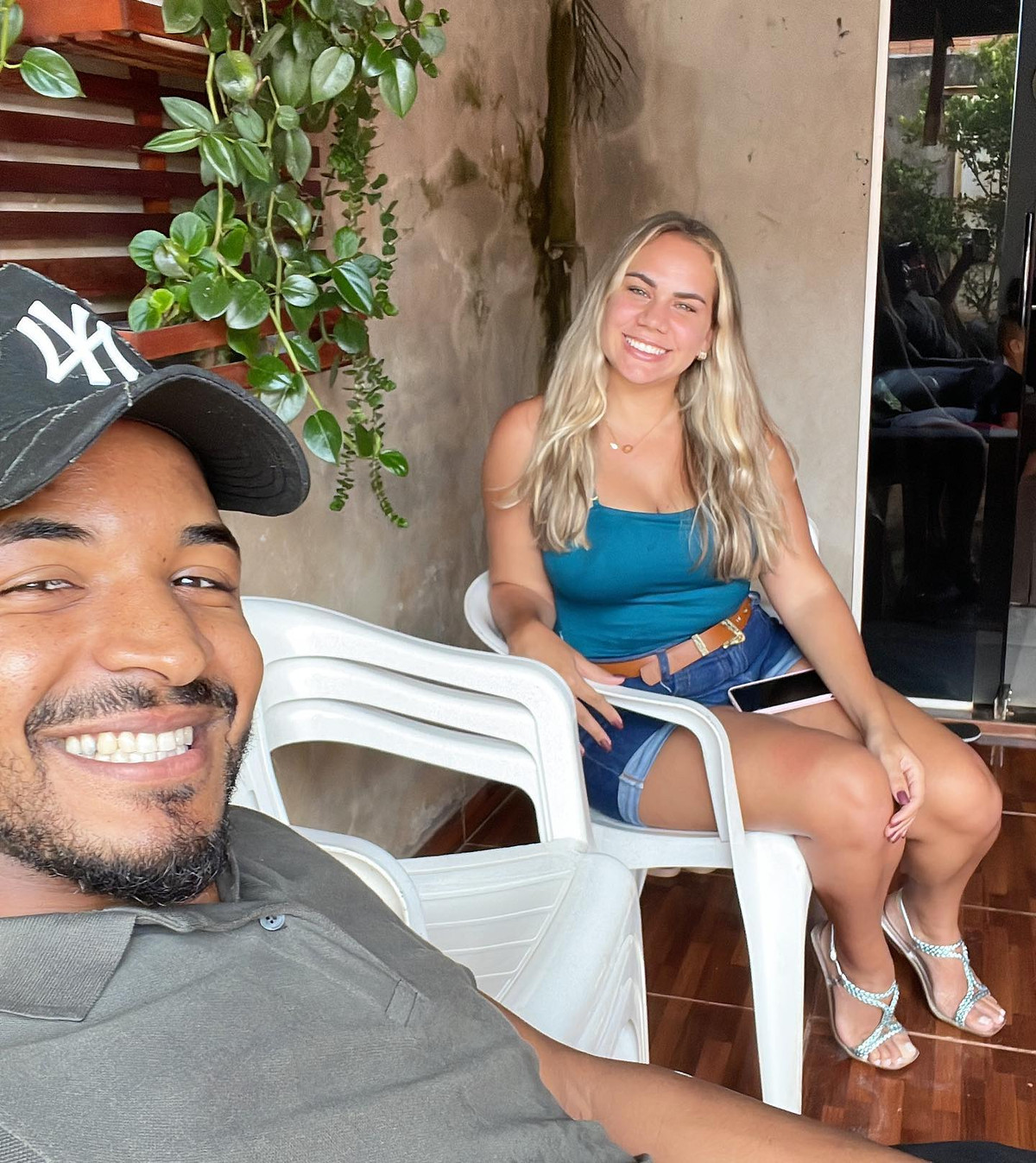 Hành động ngọt ngào của Nguyễn Xuân Son khiến nhiều khán giả không khỏi ngưỡng mộ.