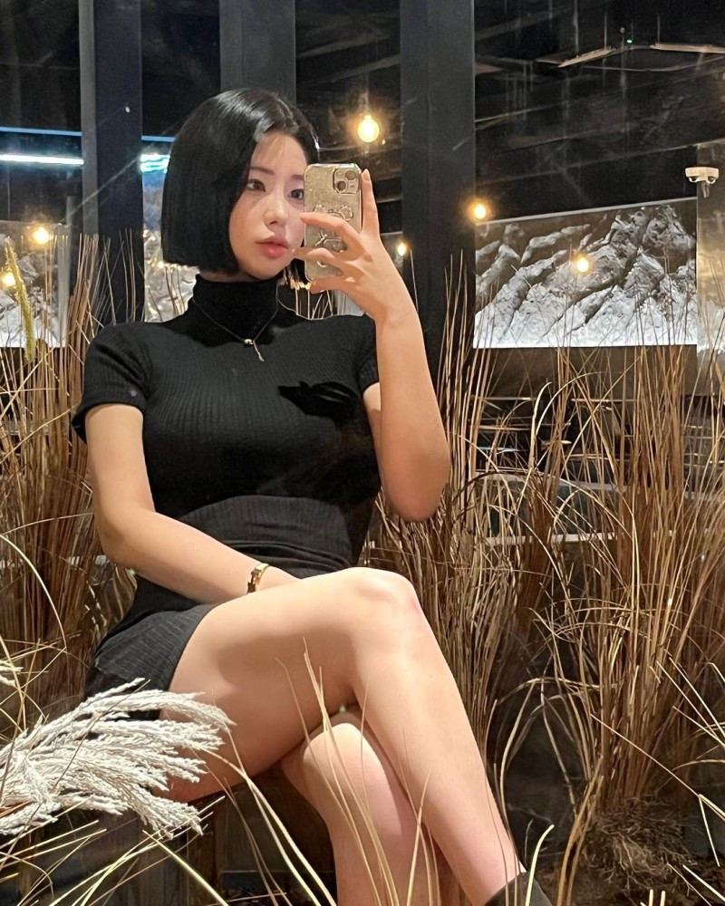 Cô nàng sinh năm 1995 cũng được nhiều nhãn hàng thời trang gửi lời mời hợp tác.