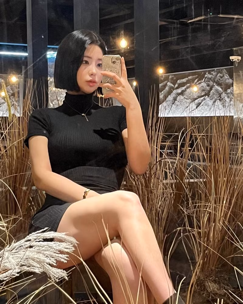 Cô nàng sinh năm 1995 cũng được nhiều nhãn hàng thời trang gửi lời mời hợp tác.