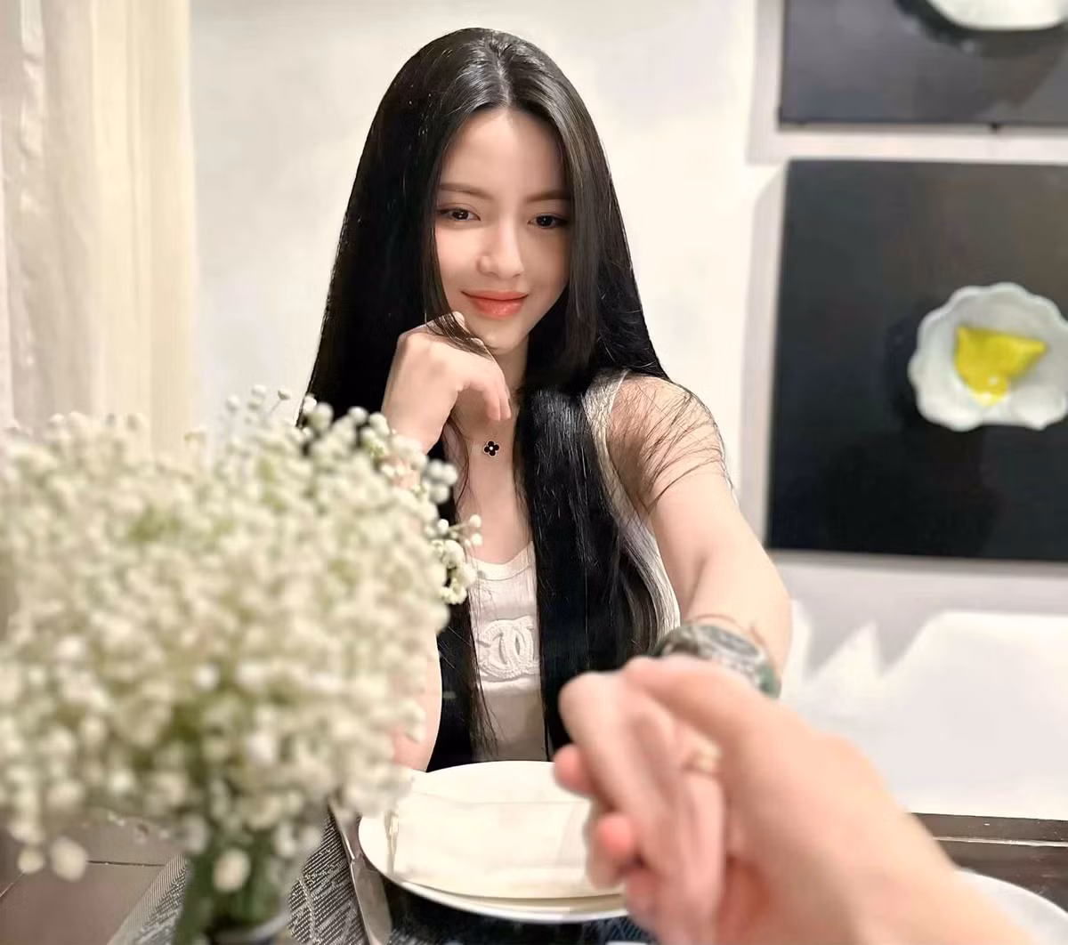 Thực tế nhiều khả năng đây là ảnh cũ đã được Chu Thanh Huyền chụp từ lâu và gần đây mới chia sẻ lên mạng.