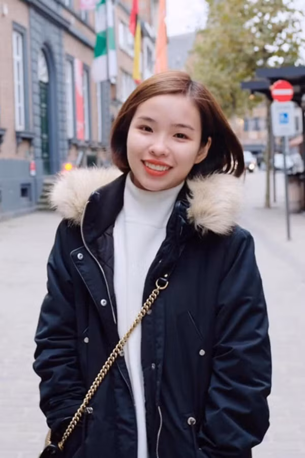 Những lúc đi sự kiện hay dự tiệc cùng chồng, Viên Minh cũng lựa chọn trang phục tinh tế để không lấn át nhân vật chính. Dù không trang điểm lồng lộn, bà xã Công Phượng vẫn khiến người khác phải chú ý vì làn da căng bóng khoẻ mạnh cùng vẻ dịu dàng vốn có.