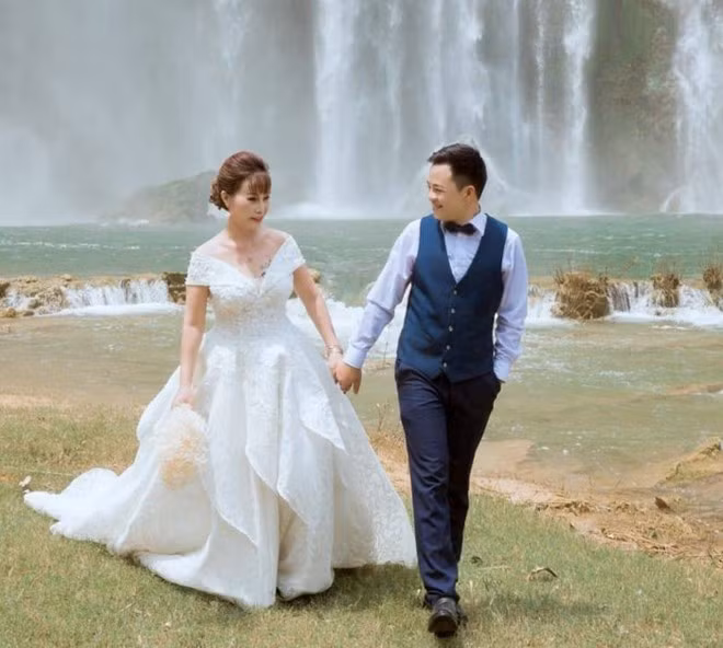 Năm 2018, cuộc hôn nhân của “cô dâu 62 tuổi” Thu Sao và chú rể kém 36 tuổi Hoa Cương được nhiều người chú ý. Ngay cả khi không còn những phát ngôn “gây sốc”, những trò lừa nhằm “câu like”, “câu view”, cặp đôi lệch tuổi vẫn thu hút nhiều sự quan tâm.