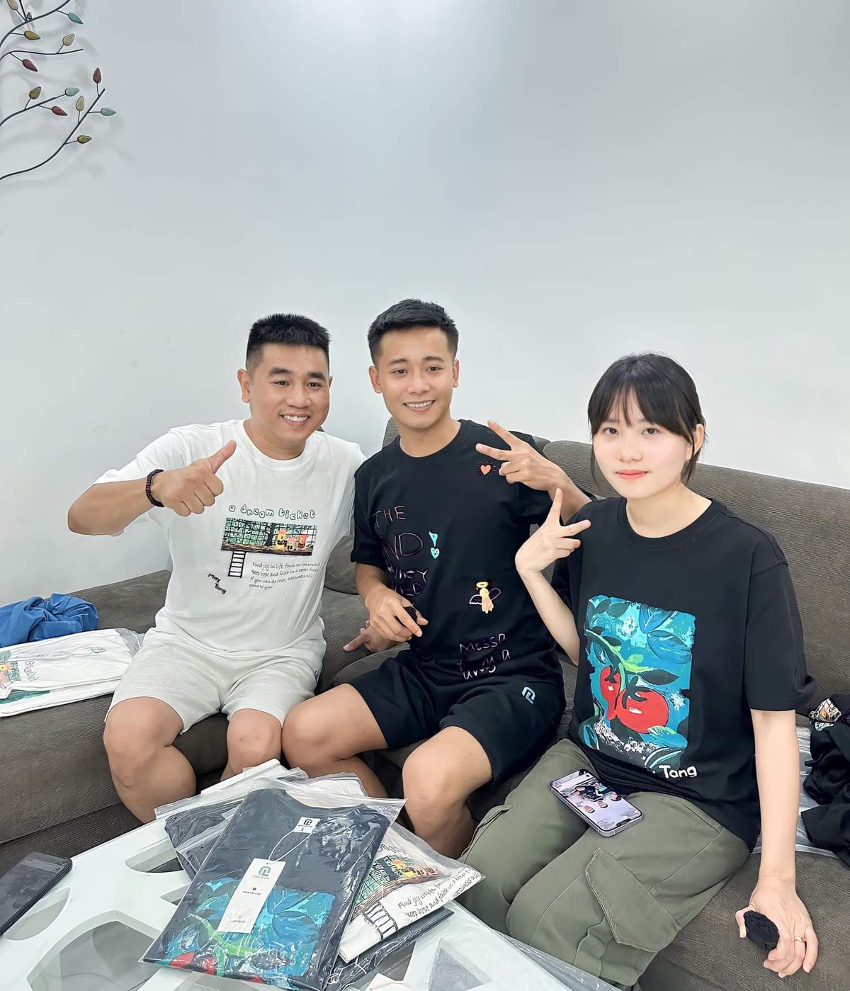 Mới đây, Nhật Lệ đã phải lên tiếng xin lỗi vì nhận phải quá nhiều bình luận công kích sau khi cô nàng cà khịa Quang Linh.