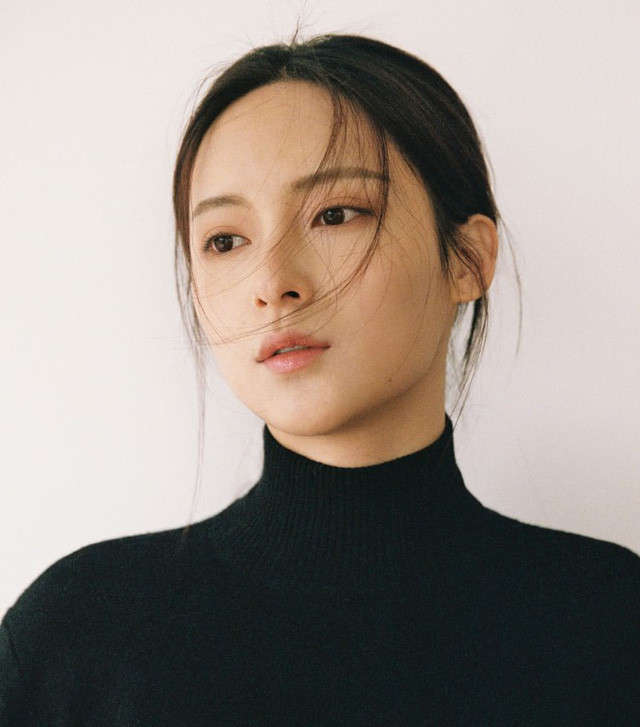 Trước khi bắt đầu tham gia các hoạt động nghệ thuật, Tôn Khả An còn đã từng có thời gian đảm đương vai trò người mẫu nữ nhờ vào nhan sắc thanh tú của mình.