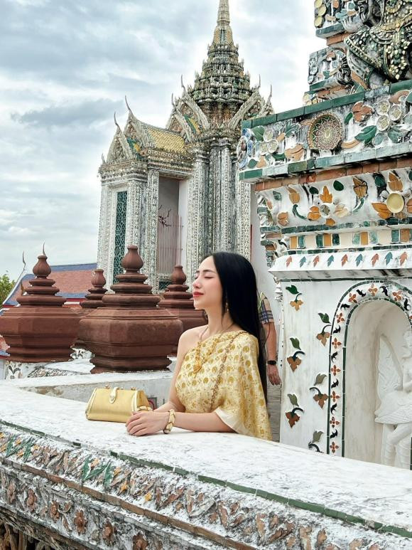 Được biết, số tiền ước tính mà Joyce Phạm phải trả cho lần "nâng cấp vòng 1" này là 90 triệu đồng, một con số vừa phải nhưng kết quả nhận lại là sự tự tin, quyến rũ.