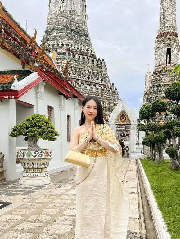 Nhiều fan cho rằng Joyce Phạm đang ám chỉ đến việc vừa "trùng tu" lại một bộ phận trên gương mặt của cô. Cụ thể, theo nhiều khán giả nhận xét, chiếc mũi của mỹ nhân gốc Sài thành đã được nâng cao hơn, phần cánh mũi được thu hẹp trông hài hòa hơn so với tổng thể gương mặt.