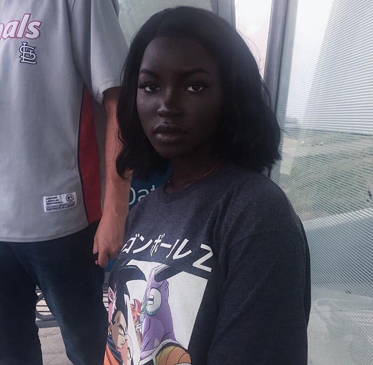 Bên cạnh nét đẹp ấn tượng, Lola còn có thể giao tiếp bằng 8 ngôn ngữ khác nhau.