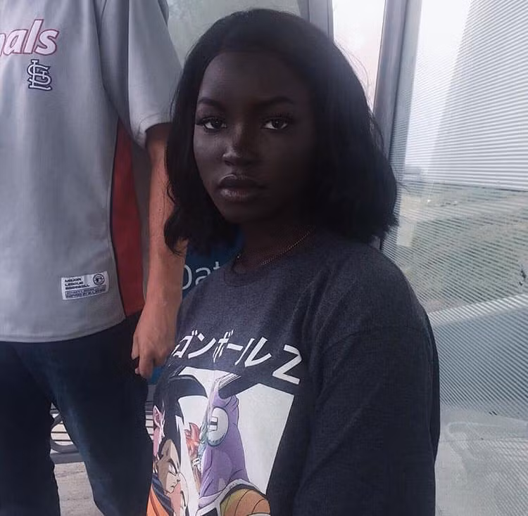 Bên cạnh nét đẹp ấn tượng, Lola còn có thể giao tiếp bằng 8 ngôn ngữ khác nhau.