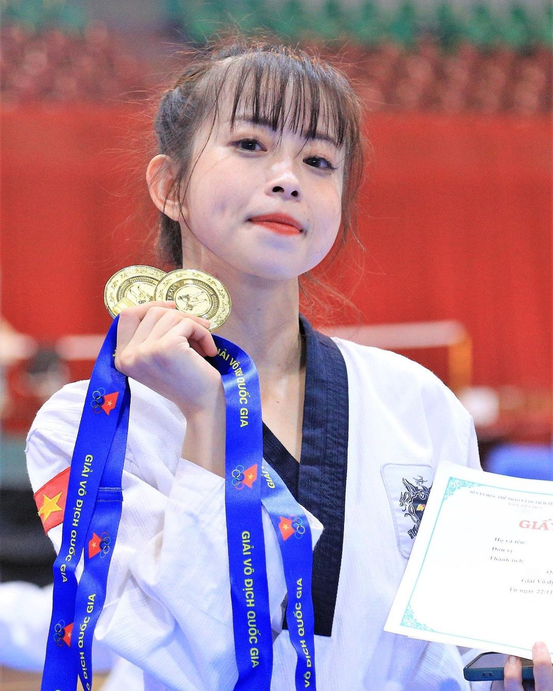 Lộ sắc vóc chuẩn búp bê, "hot girl Taekwondo" Châu Tuyết Vân gây sốt Lo sac voc chuan bup be,
