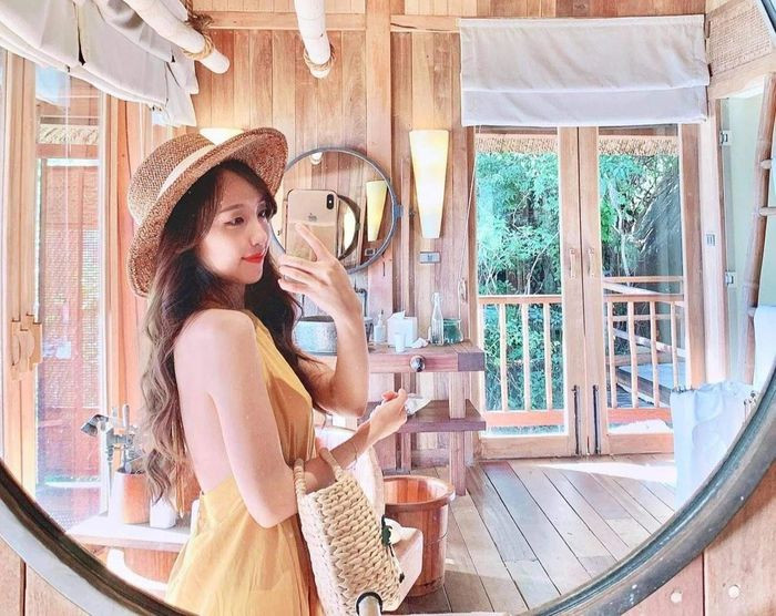 Nguyễn Vũ Dương Hà khá kín tiếng, ít chia sẻ thông tin trên mạng xã hội.