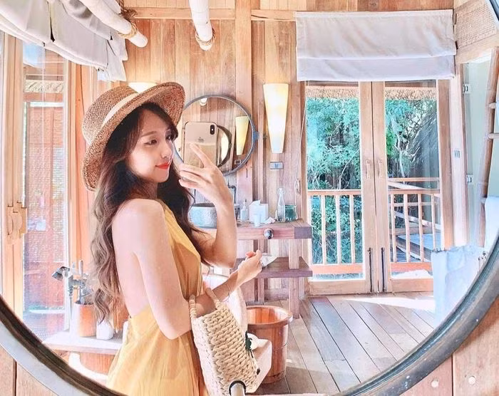 Nguyễn Vũ Dương Hà khá kín tiếng, ít chia sẻ thông tin trên mạng xã hội.