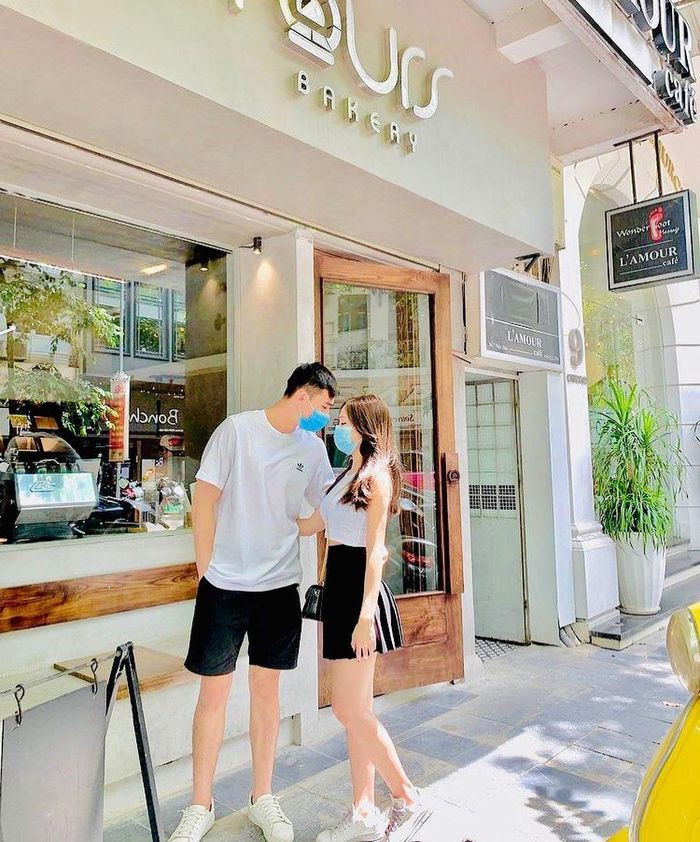 Văn Chuẩn từng vô địch U19, U21 Quốc gia trong màu áo CLB Hà Nội. Anh cũng là hạt nhân quan trọng giúp CLB Phú Thọ thăng hạng Nhất cách đây 2 năm.