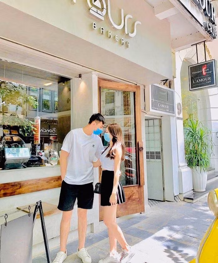 Văn Chuẩn từng vô địch U19, U21 Quốc gia trong màu áo CLB Hà Nội. Anh cũng là hạt nhân quan trọng giúp CLB Phú Thọ thăng hạng Nhất cách đây 2 năm.