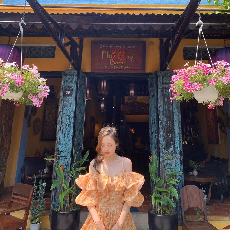 Những bức ảnh mà netizen có được về Dương Hà đa phần đều đến từ trang cá nhân của Văn Chuẩn.