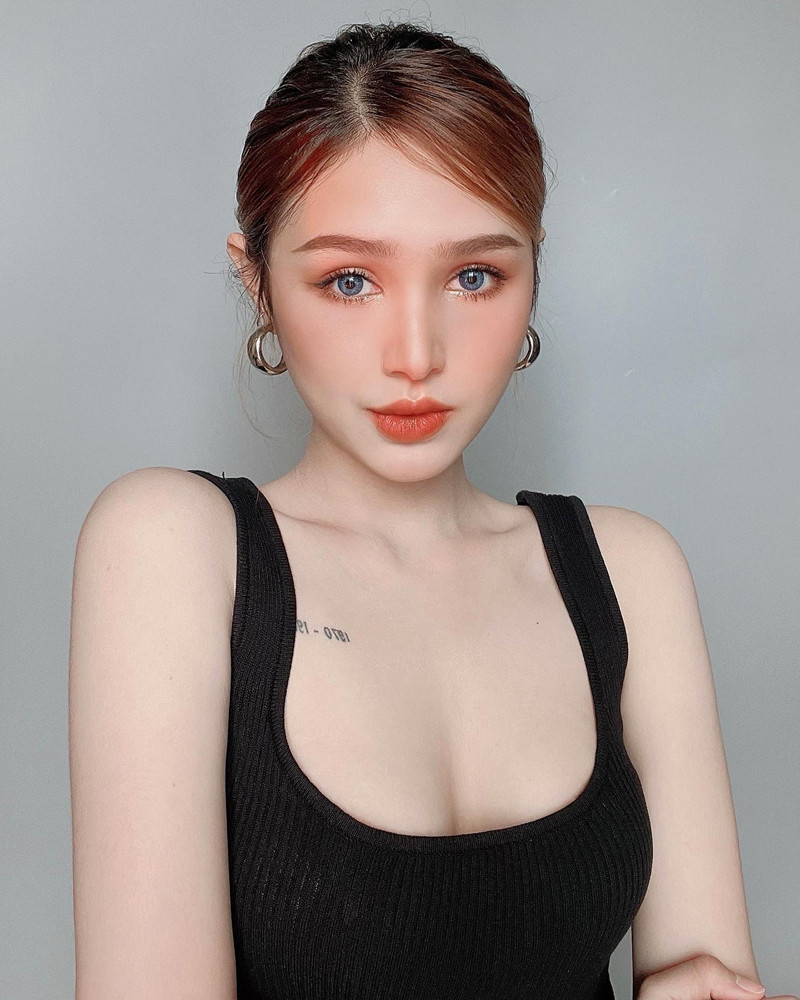 Lên xe hoa vào năm 18 tuổi, hot girl Xoài Non được nhiều người ngưỡng mộ vì cuộc sống hôn nhân không khác gì một nàng công chúa.