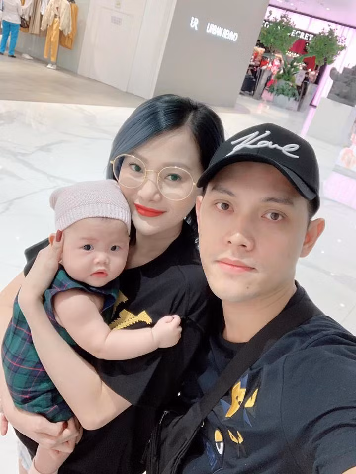 Ngày 30/12/2016, gái xinh Thảo Ngọc kết hôn với Lê Đăng Ninh - cơ trưởng của một hãng hàng không nổi tiếng Việt Nam.