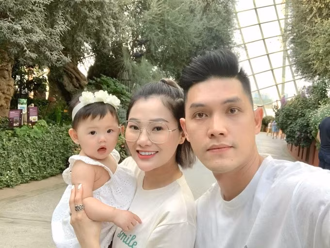 Trong suốt thời gian bên nhau, Thảo Ngọc luôn được ông xã cơ trưởng yêu thương, cưng chiều.